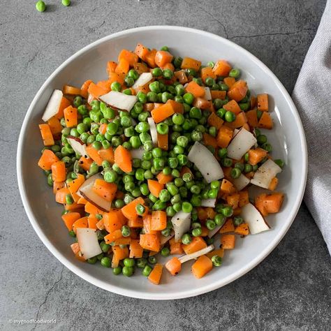 Buttery Frozen Peas And Carrots Recipe in 15 minutes! Frozen Peas And Carrots Recipe, How To Cook Peas, Peas And Carrots Recipe, Frozen Peas And Carrots, Butter Carrots, Peas And Carrots, Carrots Recipe, Christmas Dinner Menu, Pea Recipes