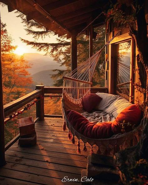 Erwin Calo - Balcony with sunset view 🌅 𝒶𝑒𝓈𝓉𝒽𝑒𝓉𝒾𝒸 𝒶𝓊𝓉𝓊𝓂𝓃 🧡🍁 Photographie Portrait Inspiration, Cottage In The Woods, Cozy Room Decor, Images Esthétiques, Dream Room Inspiration, Fall Porch, Fall Pictures, Cozy Cabin, Cozy Room