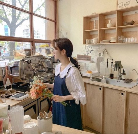 Ulzzang Barista, Unfiltered Aesthetic, Barista Outfits, Cozy Clothing, Random Girl, Outfits Girl, Aesthetic Home Decor, Uzzlang Girl, Aesthetic Home