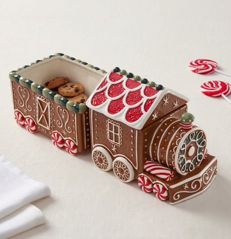 Gingerbread Candy Christmas Decor, Ceramic Advent Calendar, Gingerbread Artwork, Architecture Ceramics, Christmas Cookies And Treats, Holiday Ceramics, Christmas Gingerbread Decor, Gingerbread Christmas Decorations, Gingerbread Centerpiece