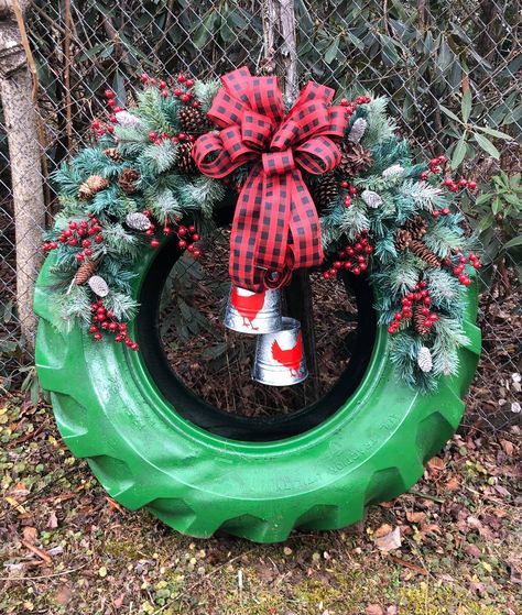 Natal Country, Christmas Garden Decorations, Outside Christmas Decorations, Tractor Tire, Operation Christmas, Christmas Yard Decorations, Christmas Decorations Diy Outdoor, Corn Maze, Diy Christmas Decorations Easy