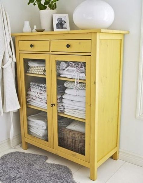 14 Ways to Decorate with Vintage Pieces in Your Bathroom or Bedroom; storage is always a premium and the shock value of a colorful pc- especially mixed with high end  antiques is the antidote to anality Diy Bathroom Storage Ideas, Koti Diy, Diy Bathroom Storage, Decor Baie, Linen Cabinet, Magnolia Homes, Style At Home, Redo Furniture, Shabby Chic Furniture