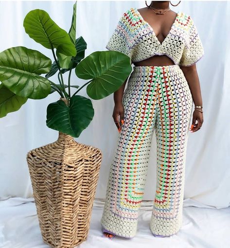 HOOKS AND YARNS on Instagram: “Swipe to dee the back view! It's mind blowing! . . @washingtonave is such an amazing designer❤🔥 . . #theyarnshowafrica #theyarnshow” Yarn Outfits, Classy Crochet Dress, Cute Lounge Outfits, Crochet Sweater Design, Crochet Eyes, Crochet Pants, Crochet Cover Up, Crochet Set, Crochet Woman