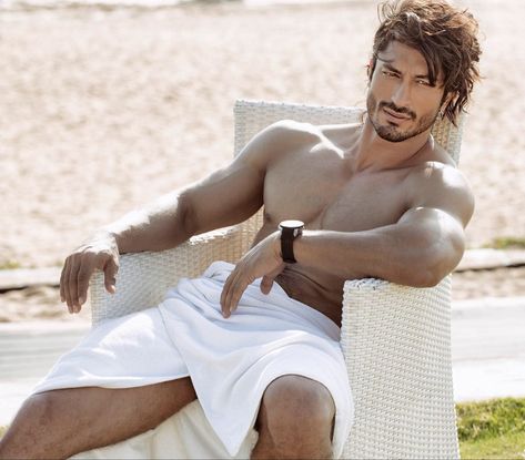 Vidyut Jamwal Bodybuilding, Vidyut Jamwal Body, Vidyut Jamwal, Group Cover Photo, Facebook Profile Picture, Strong Shoulders, Famous Men, Return To Work, Hottest Pic