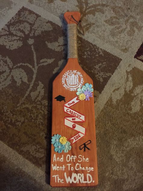 Graduation sorority paddle I made for my Big! Class of 2016 with our University crest at the top! Graduation Paddle, Senior Week Ideas, 21st Birthday Paddle, Big Lil Gifts, Sorority Graduation, Greek Paddles, Dna Helix, Big Little Basket, Kappa Kappa Psi