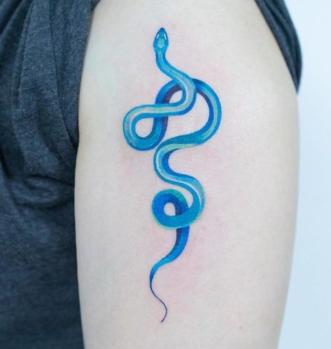 Korean Artist Tattoos Snakes Like No Other Macbeth Tattoo, Minimalist Tattoo Meaning, Paris Tattoo, Unusual Tattoo, Typography Tattoo, Colorful Snakes, Snake Tattoo Design, Muster Tattoos, Delicate Tattoo