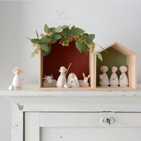 Nativity Diy, Diy Nativity, Art Deco Bedroom, The Stables, Wood Peg Dolls, Deco Bedroom, Christmas Nativity, Noel Christmas, Scandinavian Christmas