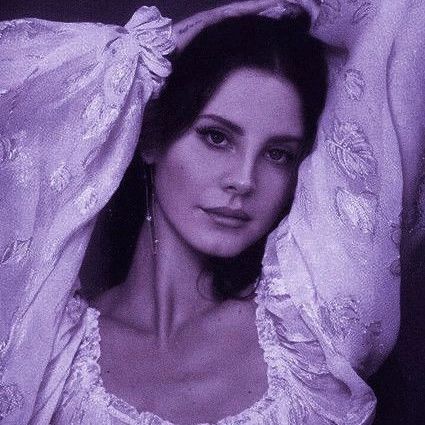 💜💙🖤 Lana Del Ray Portrait, Lana Del Rey Purple, Lana Del Ray Aesthetic, Ldr Pictures, Ray Aesthetic, Lana Del Rey Wallpaper, Lana Del Rey Vinyl, Lana Rey, Lizzy Grant