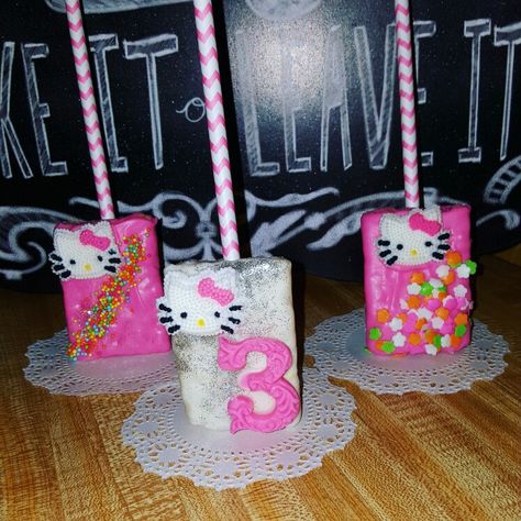 Hello kitty rice krispie treats Hello Kitty Birthday Treats, Hello Kitty Rice Crispy Treats, Hello Kitty Treats, Party Hello Kitty, Hello Kitty Chocolate, Sanrio Birthday, Kitty Treats, Hello Kitty Theme, Kitty Ideas