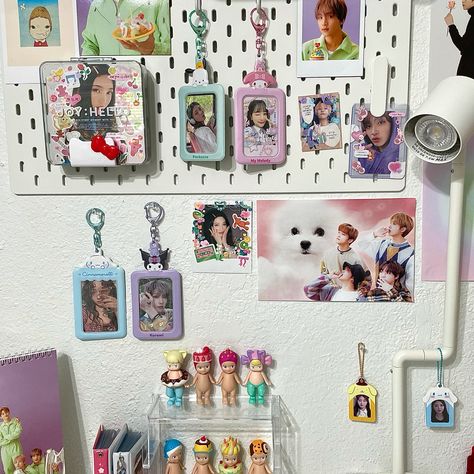 Nct Dream Room Decor, K Pop Desk Ideas, Room Pegboard, Desk Room, Girl Desk, Kpop Room, Study Desk Decor, Room Organisation, Aesthetic Desk