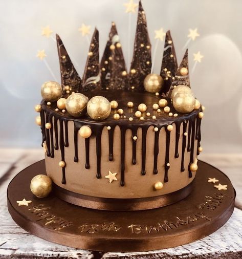 Chocolate Shard Cake, Drip Cake Recipes, Chocolate Shards, Sweetie Cake, Ganache Drip, Chocolate Stars, Chocolate Cake Designs, Gold Birthday Cake, Chocolate Drip Cake