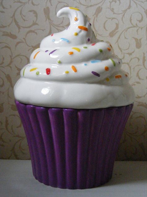 Cupcake Jar (Adina Collectibles)-- oooh, I love this one! Cupcake Pottery, 40 Cupcakes, Cupcake Cookie Jar, Cupcake Jar, Cupcake Kitchen Decor, Ceramic Cupcake, Ice Cream Swirl, Cupcake In A Jar, Collectible Cookie Jars