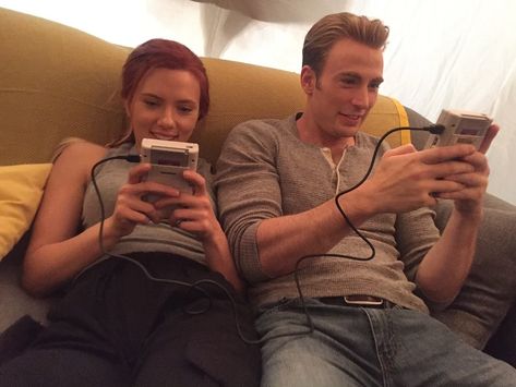 Mark Ruffalo on Instagram: “#FBF to our long days on the #AvengersEndgame set 👾 Only 2️⃣ more weeks to go!” Avengers Black Widow, Christopher Robert Evans, Pepper Potts, Avengers Cast, Univers Marvel, Robert Evans, Peggy Carter, Mark Ruffalo, Marvel Actors