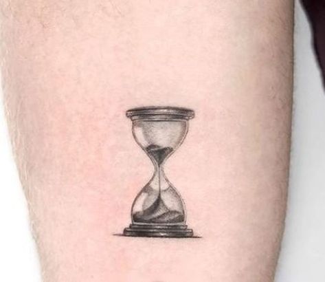 Black And White Hourglass Tattoo, Hourglass Design Tattoo, Inexpensive Tattoo Ideas, Hour Glass Tattoo Small, Hourglass Small Tattoo, Sand Hourglass Tattoo, Tattoo Hourglass Small, Sand Clock Tattoo Minimalist, Tattoo Hourglass Clock