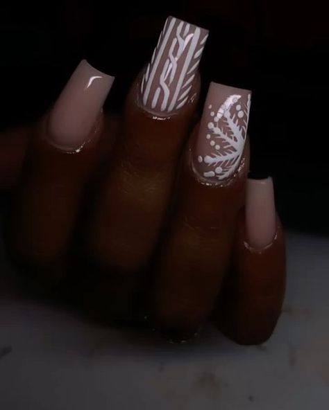 Nude And Red Acrylic Nails, Nude Sweater Nails, Gingerbread Nail Art, Red Square Nails, Christmas Nails Black, Gingerbread Nails, Red Acrylic Nails, Cute Simple Nails, Diva Nails