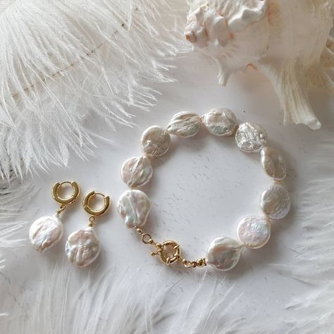 This Beaded Bracelets item by FashionJewelryCats has 41 favorites from Etsy shoppers. Ships from Estonia. Listed on Jan 31, 2024 Baroque Bracelet, Pearl Jewlery, Keshi Pearl Bracelet, Big Pearl, Jewelry Lookbook, Keshi Pearls, Natural Pearl, Beautiful Gifts, Matching Necklaces