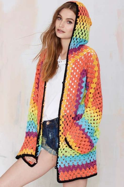 Nasty Gal Brand Crochet Fashion #crochet #grannysquare Sukienki Maksi, Poncho Au Crochet, Hooded Knit Cardigan, Colorful Crochet, Crochet Coat, Haken Baby, Crochet Summer, Knitted Hood, Crochet Diy