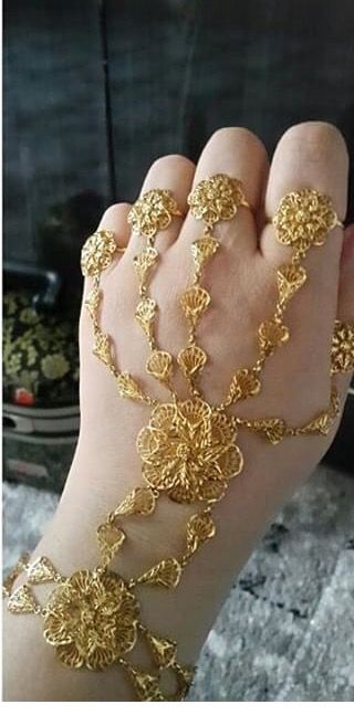 Chain bracelet with rings Ring Bracelet Chain Gold Indian, Hathfool Designs In Gold, Hand Chain Jewelry Gold, Turkish Gold Jewelry, Latest Jewellery Designs, Bridal Jewelry Vintage, Fun Adventures, Bridal Jewellery Design, Bridal Accessories Jewelry