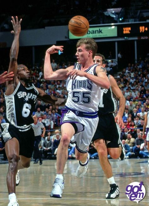 More breakneck Jason Williams passing. Williams Basketball, Jason White, Jason Williams, Basketball Skills, Nba Legends, Sport Icon, Nba Stars, Basketball Legends, Sacramento Kings