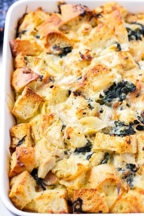 Spinach Artichoke Strata! Strata is a breakfast casserole dish made with bread and an egg and cheese mixture. This strata features spinach and artichokes #cookingformysoul Spinach Artichoke Breakfast Casserole, Spinach Artichoke Egg Bake, Breakfast Egg Bake, Baked Breakfast Casserole, Overnight Breakfast Recipes, Strata Recipes, Eggs Spinach, Christmas Breakfast Casserole, Breakfast Strata