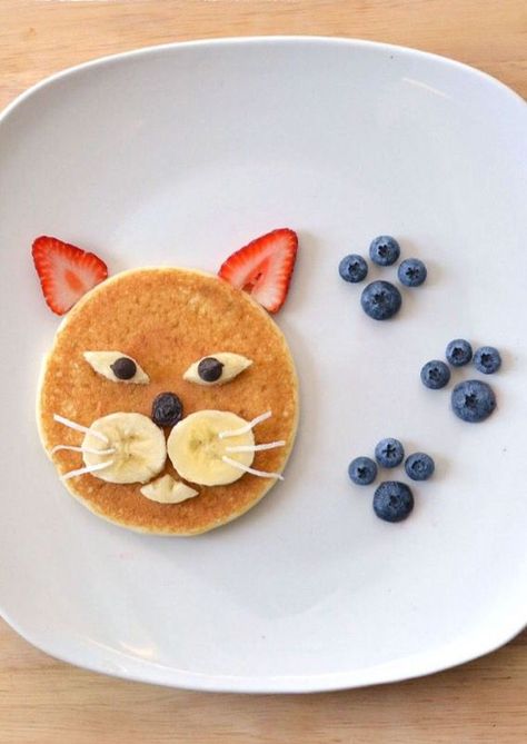 Pancake Cat, Easy Christmas Breakfast, Toddler Breakfast, Food Art For Kids, Creative Food Art, Cute Snacks, Easy Food Art, Christmas Breakfast, Baking With Kids