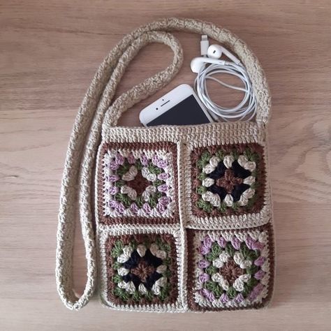 Sac Granny Square, Granny Square Projects, Confection Au Crochet, Mode Crochet, Granny Square Bag, Fun Crochet Projects, Crochet Diy, Crochet Design, Patchwork Bags