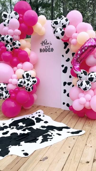 DecorLove By KrisAki on TikTok Cowgirl Birthday Party Decorations, Rodeo Baby Shower, Cowgirl Party Decorations, Birthday Sleepover Ideas, 40th Bday Ideas, Cow Birthday Parties, Disco Birthday Party, Country Party, Rodeo Birthday