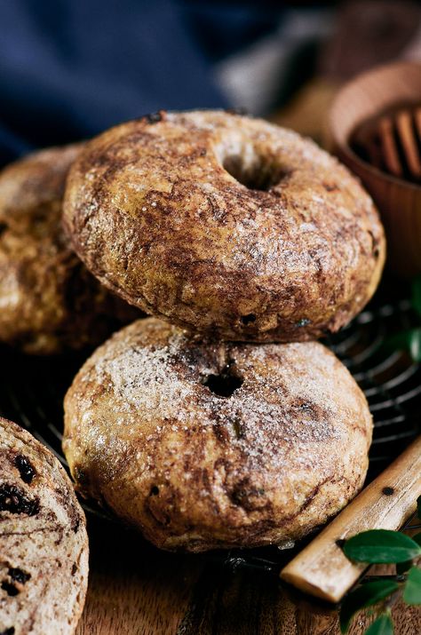 15 Minute Flourless Paleo Cinnamon Raisin bagels. best gluten free bagel recipe. Easy grain free and paleo bagels. Cinnamon Bagel Recipe, Cinnamon Tattoo, Gf Bagels, Paleo Bagels, Cinnamon Bagel, Gluten Free Bagel Recipe, Cinnamon Raisin Bagels, Raisin Bagels, Cinnamon Bagels