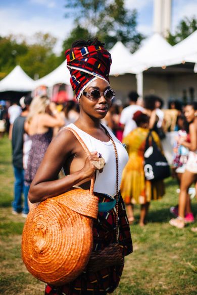 23 Street-Style Stunners Afro Punk Fashion, Brooklyn Style, Style Africain, Afrikaanse Mode, Afro Style, African Head Wraps, Afro Punk, Estilo Punk, Festival Looks