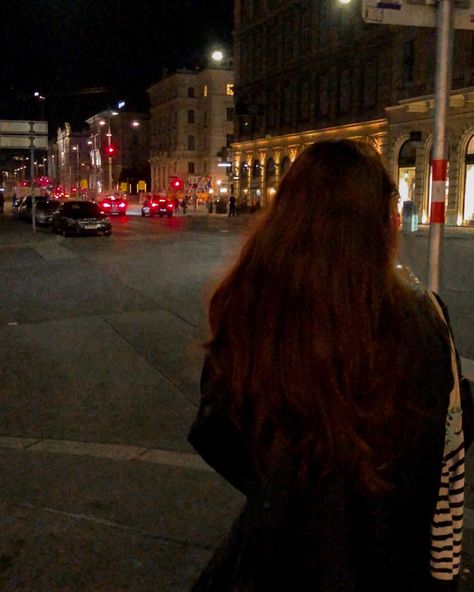 Vienna by night. Girl with read hair. the vibes are just it. Brown Red Hair Aesthetic, Dark Red Hair Girl Aesthetic, Red Ish Hair, Girl With Red Hair Aesthetic, Allie Sheridan, Cassandra + Core + Aesthetics, Cherry Red Hair Aesthetic, Dark Red Hair Aesthetic, Maddy Aesthetic