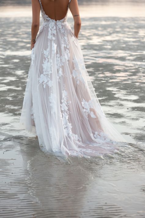 Beachy Flowy Wedding Dress, Maddie Lane Wedding Dress, Beach Wedding Dress Midsize, Beachy Wedding Dress Beach Styles, Beachy Wedding Dress Boho, Madi Lane Wedding Dress, Beachy Wedding Dress, Port Renfrew, Luv Bridal