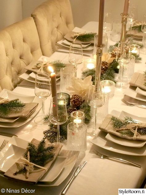 Christmas Dinner Table Settings, Christmas Dreaming, Dining Inspiration, Office Christmas Party, Christmas Dinner Table, Winter Table, Table Set Up, Christmas Inspo, Office Christmas