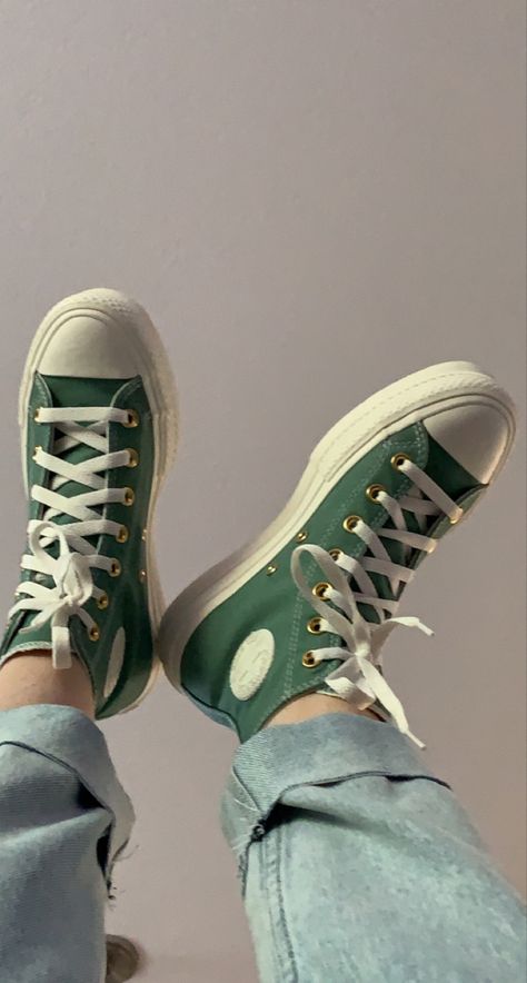 Green Platform Converse, Shoes Sneakers Aesthetic, Sneakers Aesthetic, Green Platform, Trendy Shoes Sneakers, Custom Converse, Platform Converse, Shoes Trendy, Fancy Shoes