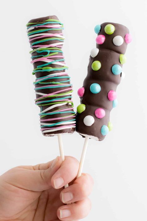 Aperitivos Para Baby Shower, Kids Food Crafts, Finger Foods For Kids, Marshmallow Sticks, How To Make Marshmallows, Finger Foods Easy, Marshmallow Pops, Custom Chocolate, Gourmet Chocolate