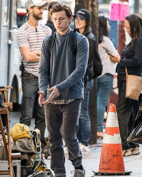 Nerdy Casual Outfits Men, Peter Parker Outfit Ideas, Kimmy Core, Spiderman Outfit, Parker Outfit, Nerdy Guys, Nerd Outfits, Nerdy Outfits, Gentleman Aesthetic