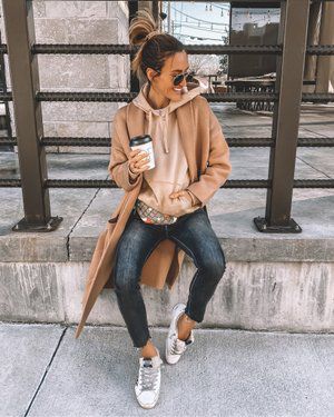 Check out this look I found on LIKEtoKNOW.it http://liketk.it/2KZAu  Download the LIKEtoKNOW.it app to see! Outfits Flannel, Business Chic Outfits, Hawaii Outfit, Tan Hoodie, Karina Style, Hawaii Outfits, Style Blogger, Hoodie Outfit, Favorite Jeans