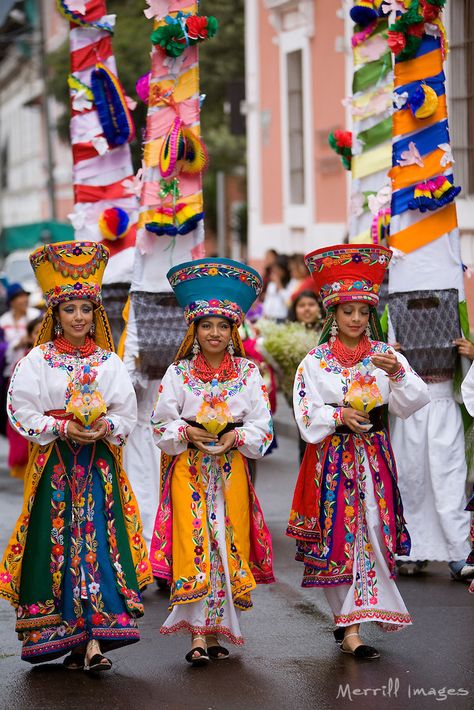 South America Fashion, Ecuadorian Fashion, Ecuador Clothes, Ecuador Photography, Bolivia Travel, Costumes Around The World, America Latina, Quito Ecuador, National Dress