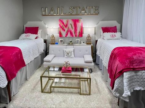 Big Dorm Room, Uf Dorm, Fsu Dorm, Elegant Dorm Room, Pink Dorm Room Decor, Collage Dorm Room, Room Decor Ideas Aesthetic, Aesthetics Room Decor, Luxury Dorm Room