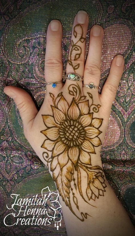 Sunflower henna www.JamilahHennaCreations.com Daisy Henna Design, Sunflower Henna Tattoo, Sunflower Henna Design, Sunflower Mehndi, Henna Sunflower, Sunflower Henna, Henna 2024, Cute Henna Tattoos, Henna Inspo