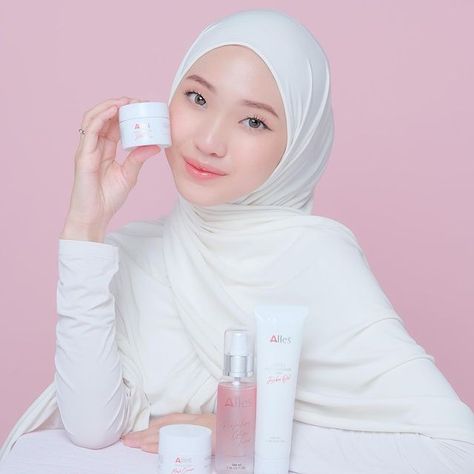 Hijab Skincare Photoshoot, Foto Produk Skincare, Carousel Photoshoot, Skincare Shoot, Prewed Studio, Skincare Model, Hijab Photoshoot, Skincare Board, Hijab Model