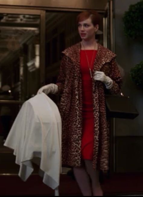 Joan Holloway Leopard Print Coat Mad Men Outfits Women, Joan Holloway Outfits, Joan Holloway Style, 1950s Fashion Hair, Joan Mad Men, Mad Men Joan Holloway, Jacqueline De Ribes, Movie Fashion Outfits, Joan Holloway