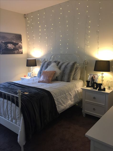 Grey Teenage Girl Bedroom, Grey Room Ideas Bedroom, Grey And White Bedroom, Enjoy Your Evening, Gray Room, Aesthetic Grey, Classy Bedroom, Luxury Bedroom Design, Light Room