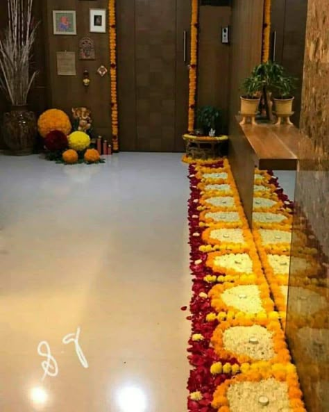 Gruhpravesh Decoration, Simple Anniversary Decoration, Simple Diwali Decorations At Home, Simple Anniversary Decoration Ideas, Anniversary Decoration Ideas At Home, Anniversary Decoration Ideas, Indian Floral Decor, Floral Rangoli, Home Flower Decor