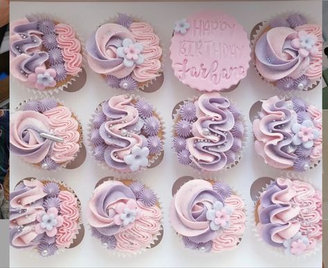 Pink And Purple Cupcakes, Pretty Cupcakes Designs, Cupcake Icing Designs, Easy Cupcakes Decoration, Cupcake Decorating Party, Yellow Cupcakes, Purple Cupcakes, Pastel Cupcakes, Cupcake Decorating Tips