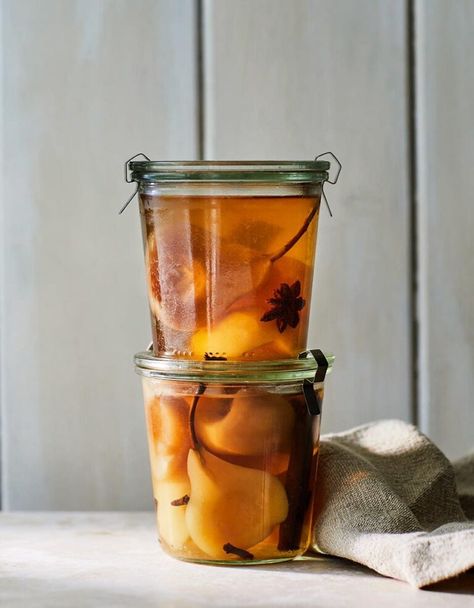 Preserved Pears, Flourless Baking, Harvest Ideas, Vegetarian Brunch, Canned Pears, One Pot Vegetarian, Spicy Cocktail, Plum Recipes, Blackberry Recipes