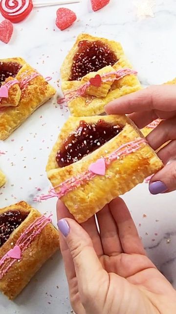 Filled Puff Pastry, Puff Pastry Treats, Pastry Treats, Puff Pastry Filling, Pastry Recipe, Raspberry Filling, Puff Pastry Sheets, Pastry Sheets, Valentine's Day Recipes