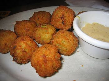 Broccoli Bites - anyone who knows me at all knows how obsessed I am with this bar snack! Now I can make them at home!! Bennigans Recipes, Broccoli Cheddar Bites, Broccoli Bites, Bread Dishes, Copycat Restaurant Recipes, Fried Food, Menu Items, Restaurant Recipes, Appetizers For Party