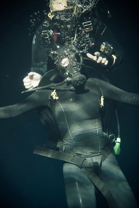 Underwater Lovers, Scuba Diving Pictures, Diving Wetsuits, Scuba Diver Girls, Gas Mask Girl, Gas Masks, Scuba Gear, Scuba Girl, Photo Portfolio