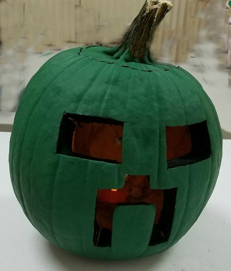 How to Carve a Minecraft Creeper Pumpkin Jack-o-Lantern Minecraft Creeper Pumpkin, Jack O Lantern Minecraft, Minecraft Carved Pumpkin, Creeper Pumpkin, Minecraft Pumpkin, Family Themed Halloween Costumes, Carve A Pumpkin, Pumkin Carving, Pumpkin Carving Contest