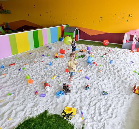 Indoor Sandbox Ideas, Playground Indoor Design, Indoor Soft Play Area, Outside Playground, Indoor Playground Design, Indoor Playroom, Soft Play Area, Daycare Decor, Kids Cafe